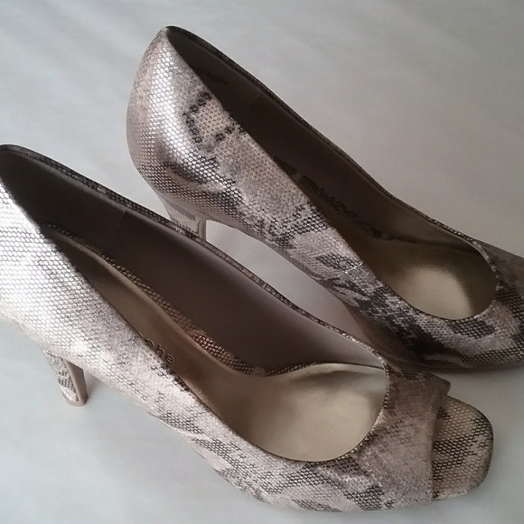 Apostrophe Sz 9 Open Toe Pumps NWOT - Picture 2 of 7